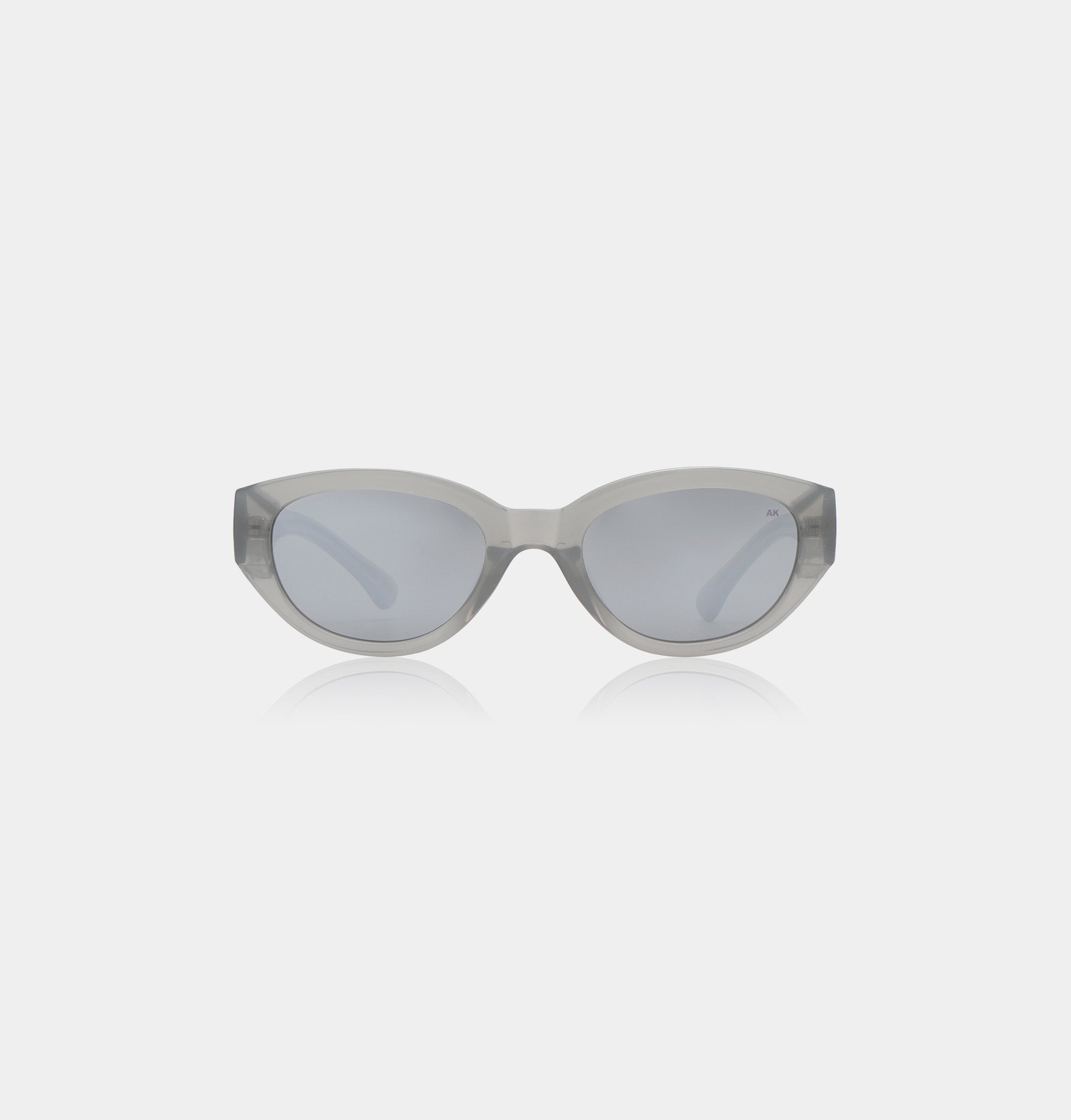 Winnie - Glaucus Grey
