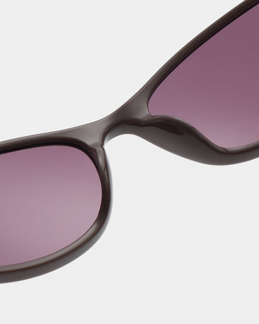 Cat-eye A.Kjærbede solbriller med lilla glas - tæt detalje