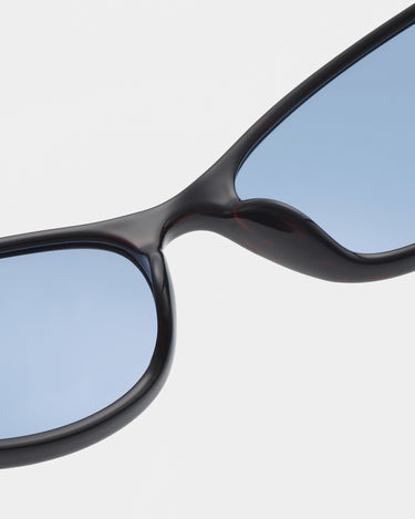 Cat-eye A.Kjærbede solbriller med blå glas - tæt detalje