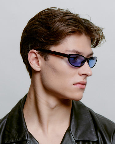 Cat-eye A.Kjærbede solbriller med blå glas - fra siden herre