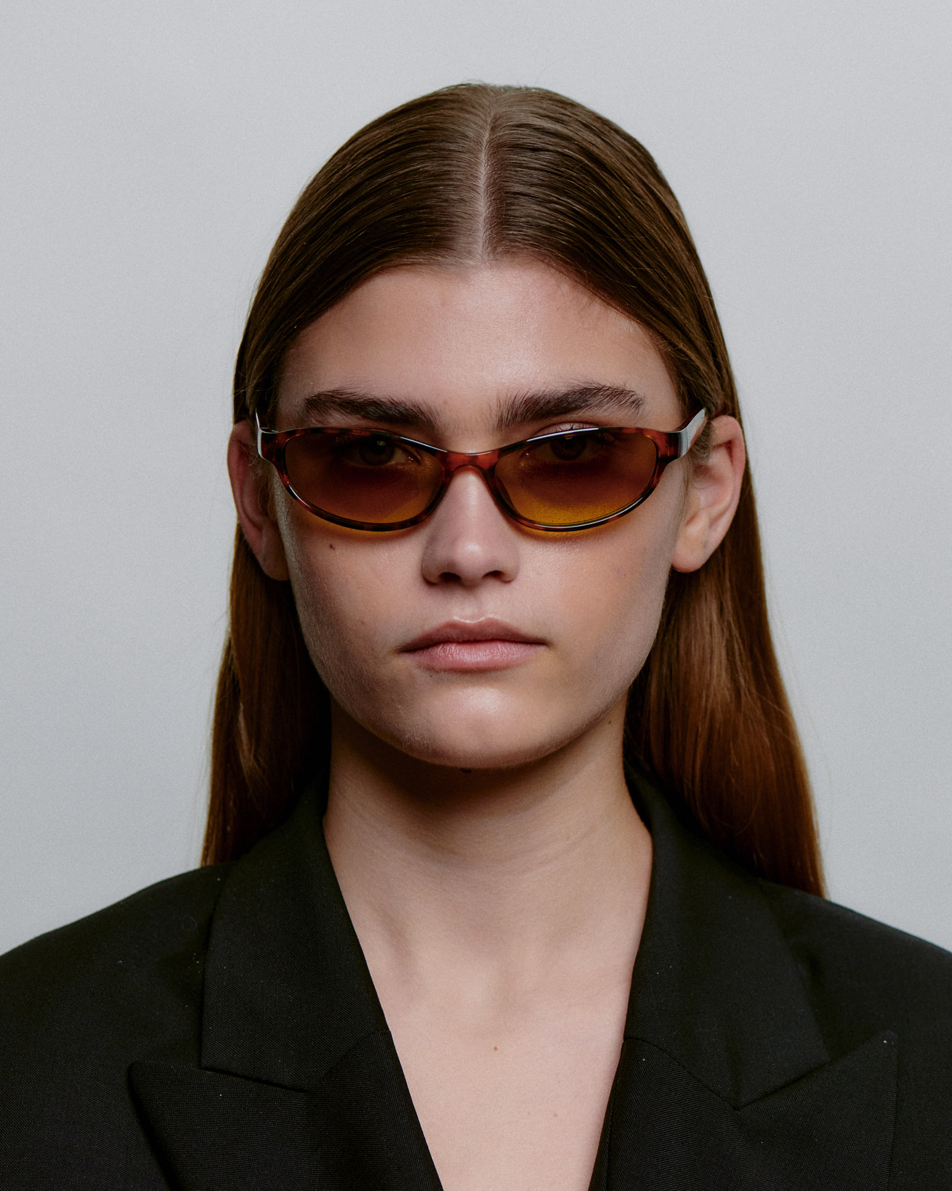 Cat-eye havana A.Kjærbede solbriller med gul glas - foran på dame