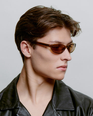 Cat-eye brune A.Kjærbede solbriller med brune glas - fra siden herre