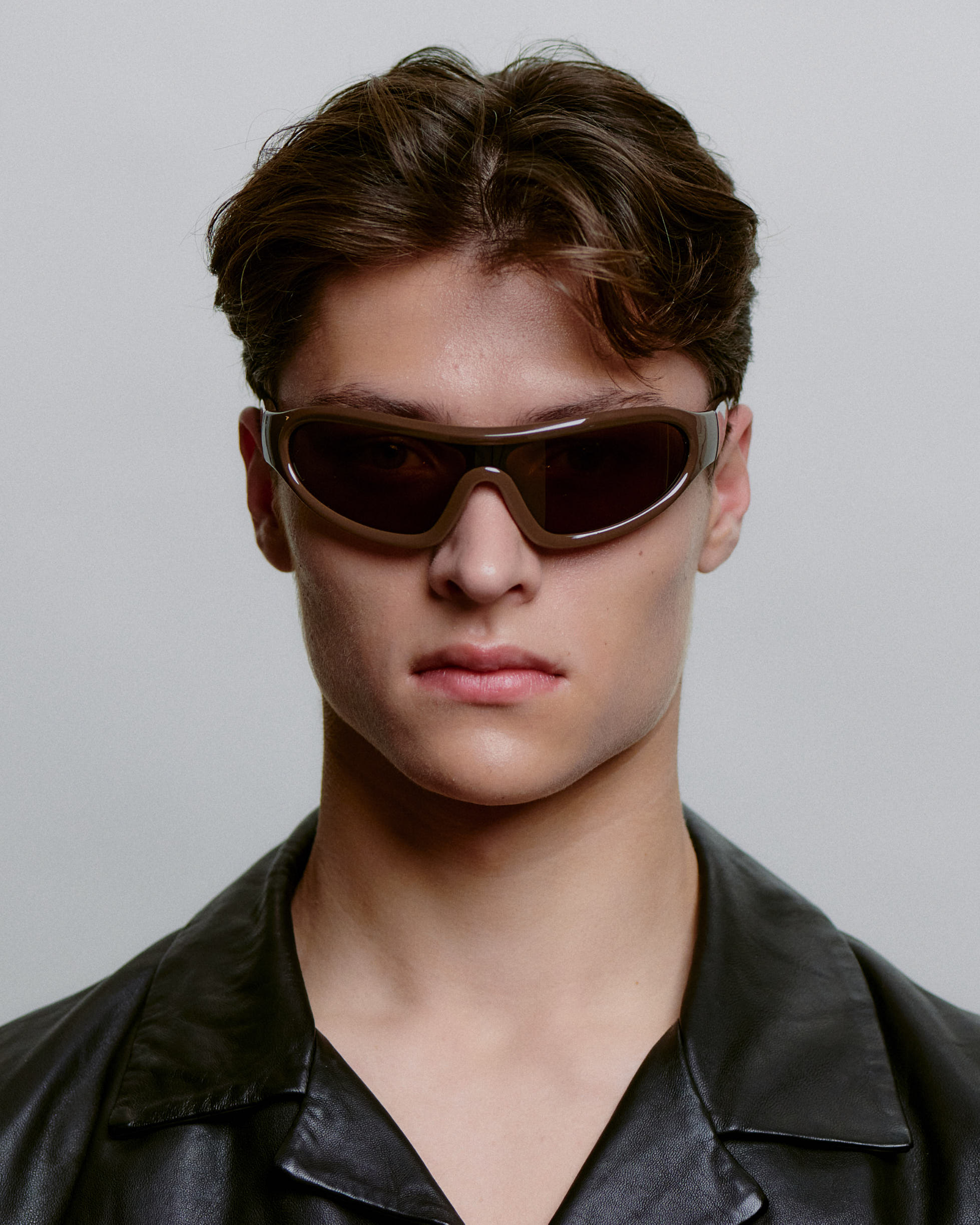 brune sports A.Kjærbede solbriller med brun glas - foran på herre