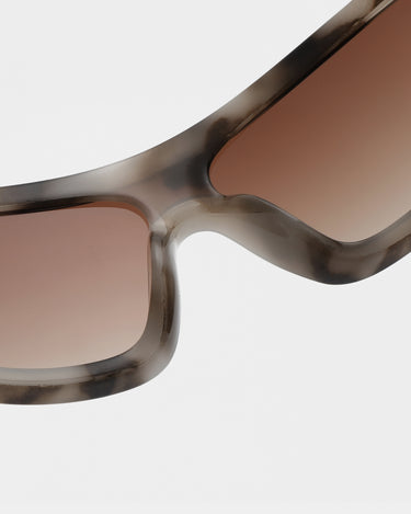 Brune sport A.Kjærbede solbriller med brune glas - tæt detalje