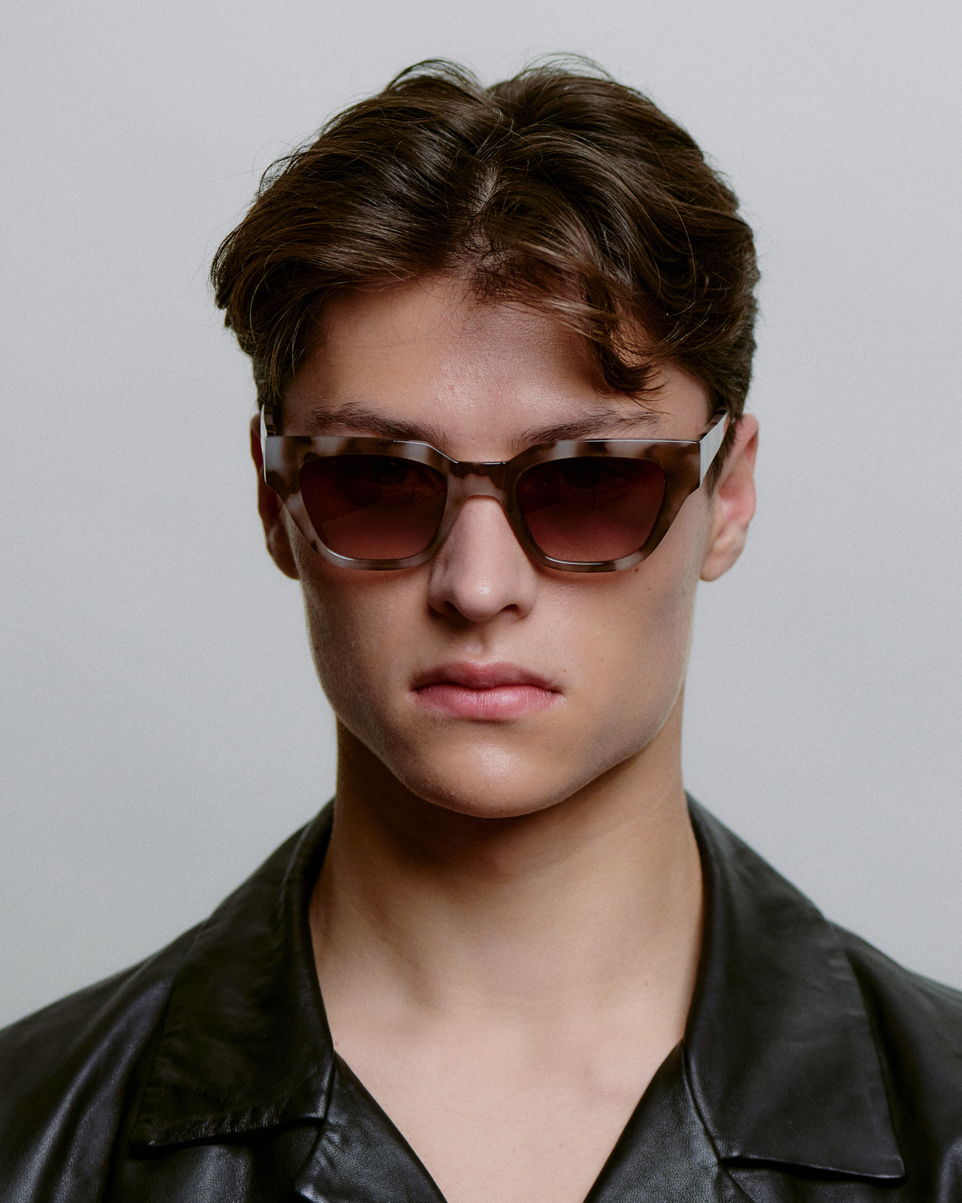 Cateye solbriller i brun stel på herremodel