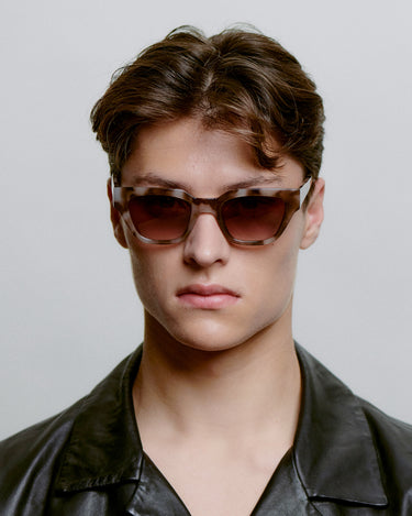 Cateye solbriller i brun stel på herremodel