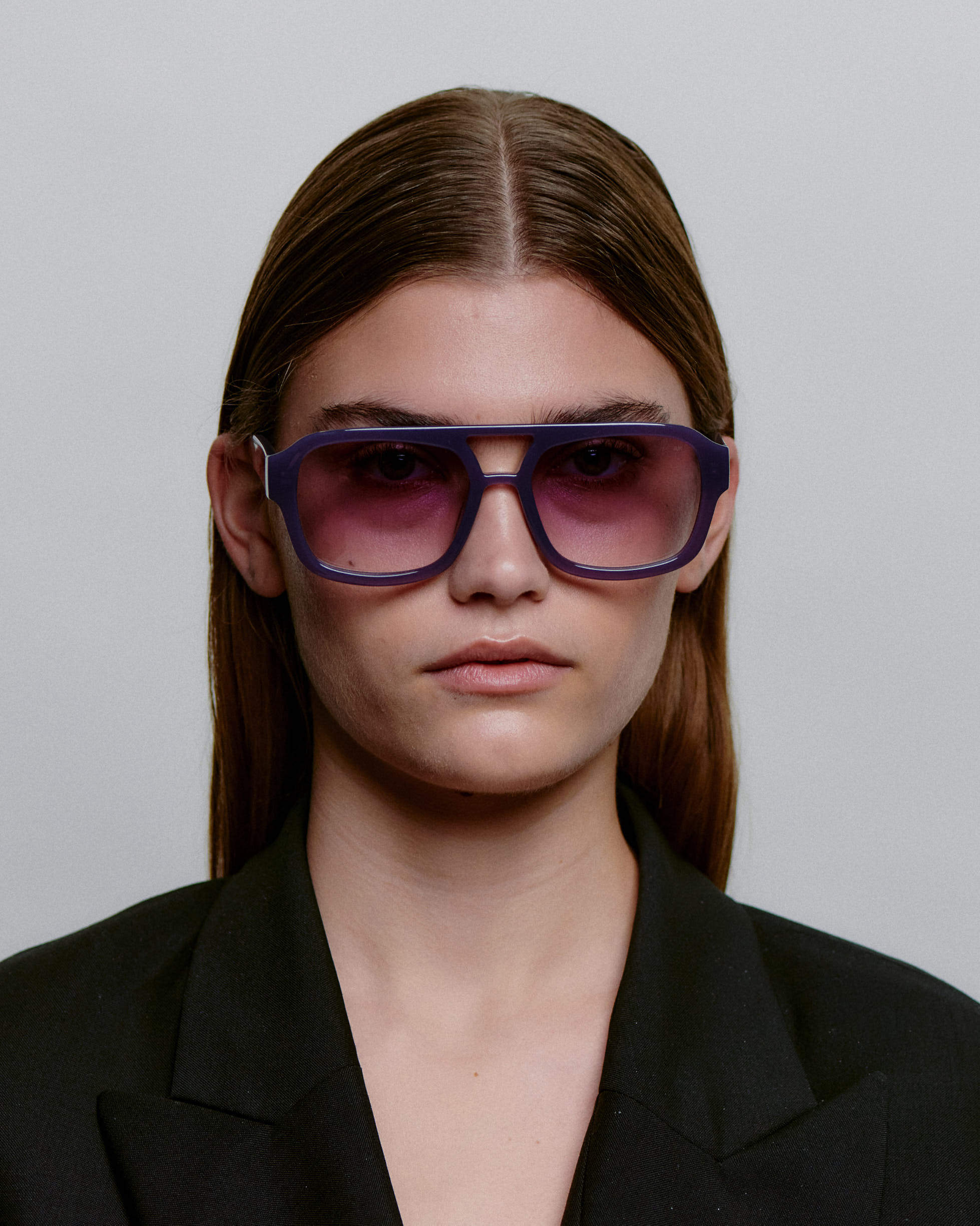 Store lilla A.Kjærbede solbriller med lilla linse - kvindemodel