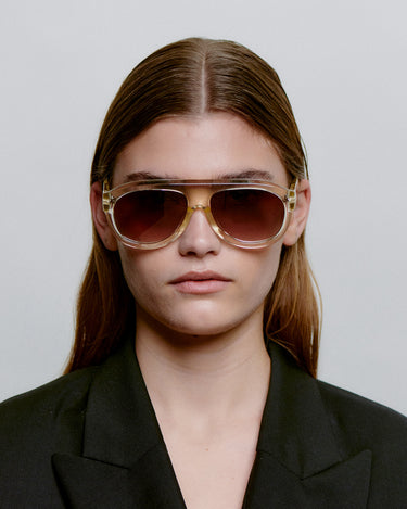 Store transparent aviator A.Kjærbede solbriller med mørk glas - kvindemodel