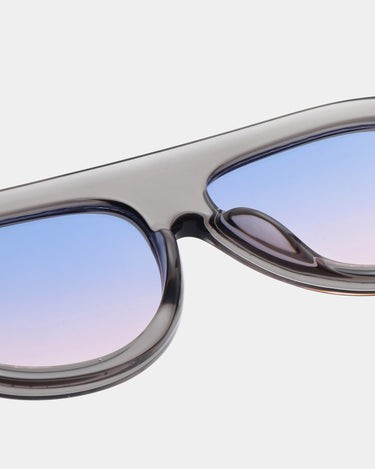 Store grå aviator A.Kjærbede solbriller med farvet glas - tæt detaljebillede
