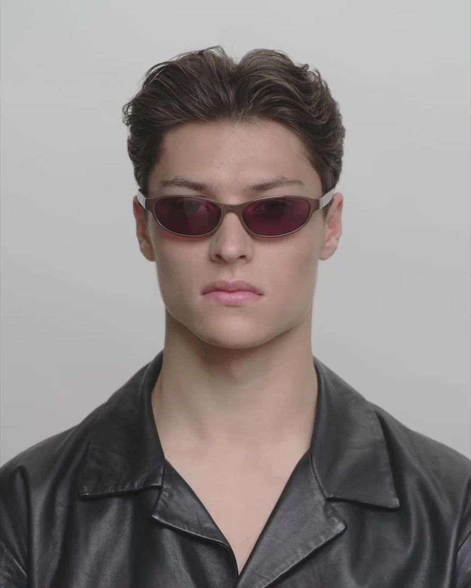 Cat-eye A.Kjærbede solbriller med lilla glas - video herre